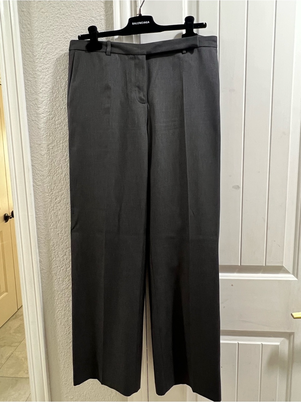 NWOT Zara Women's dark straight leg Trousers